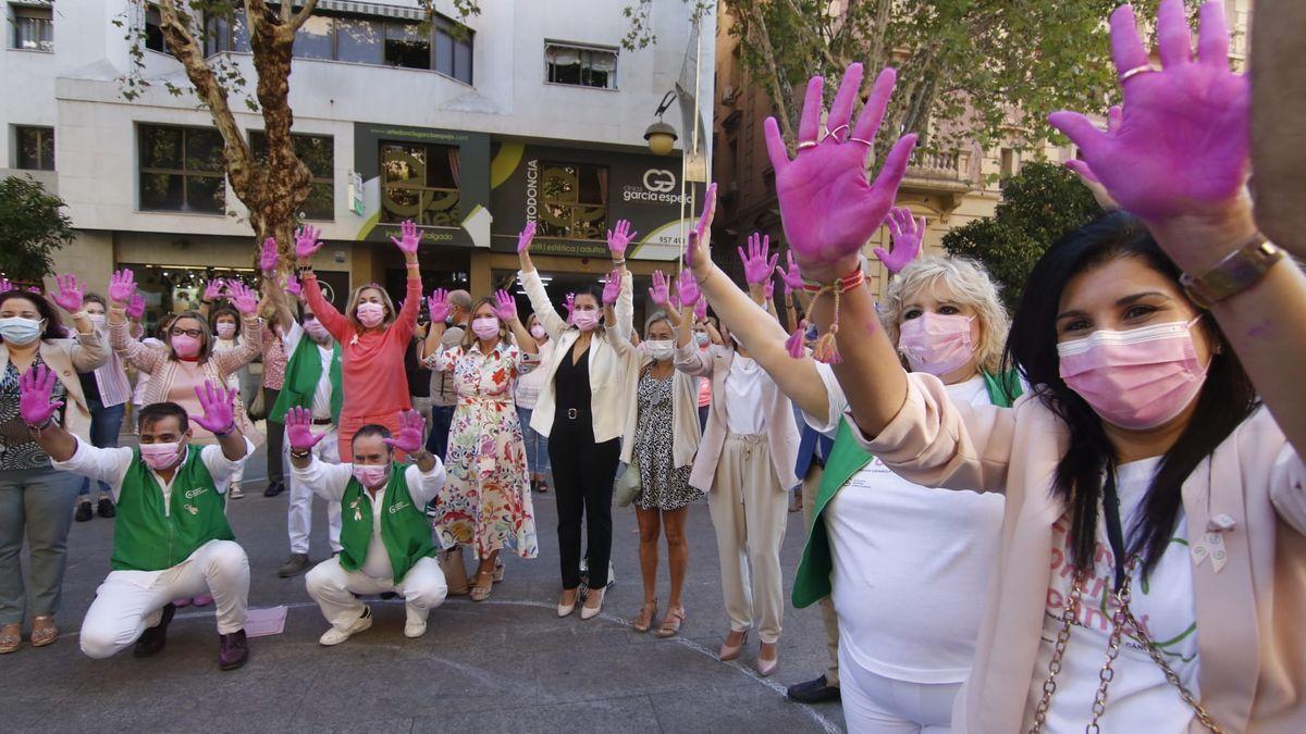 Celebración del Día Mundial contra el Cáncer de Mama en Córdoba el año pasado.