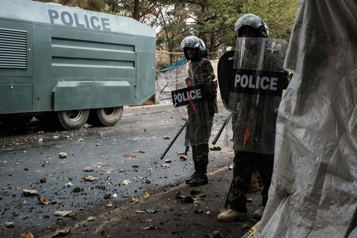 Protesta masiva convocada por el líder de la oposición Raila Odinga, afirma que le robaron las últimas elecciones presidenciales de Kenia y culpa al gobierno por el aumento del costo de vida en Nairobi.