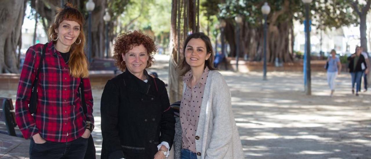 Blanca Valdivia e Inés Novella, ponentes de la jornada junto a María Teresa Ruiz (centro), coordinadora del seminario.