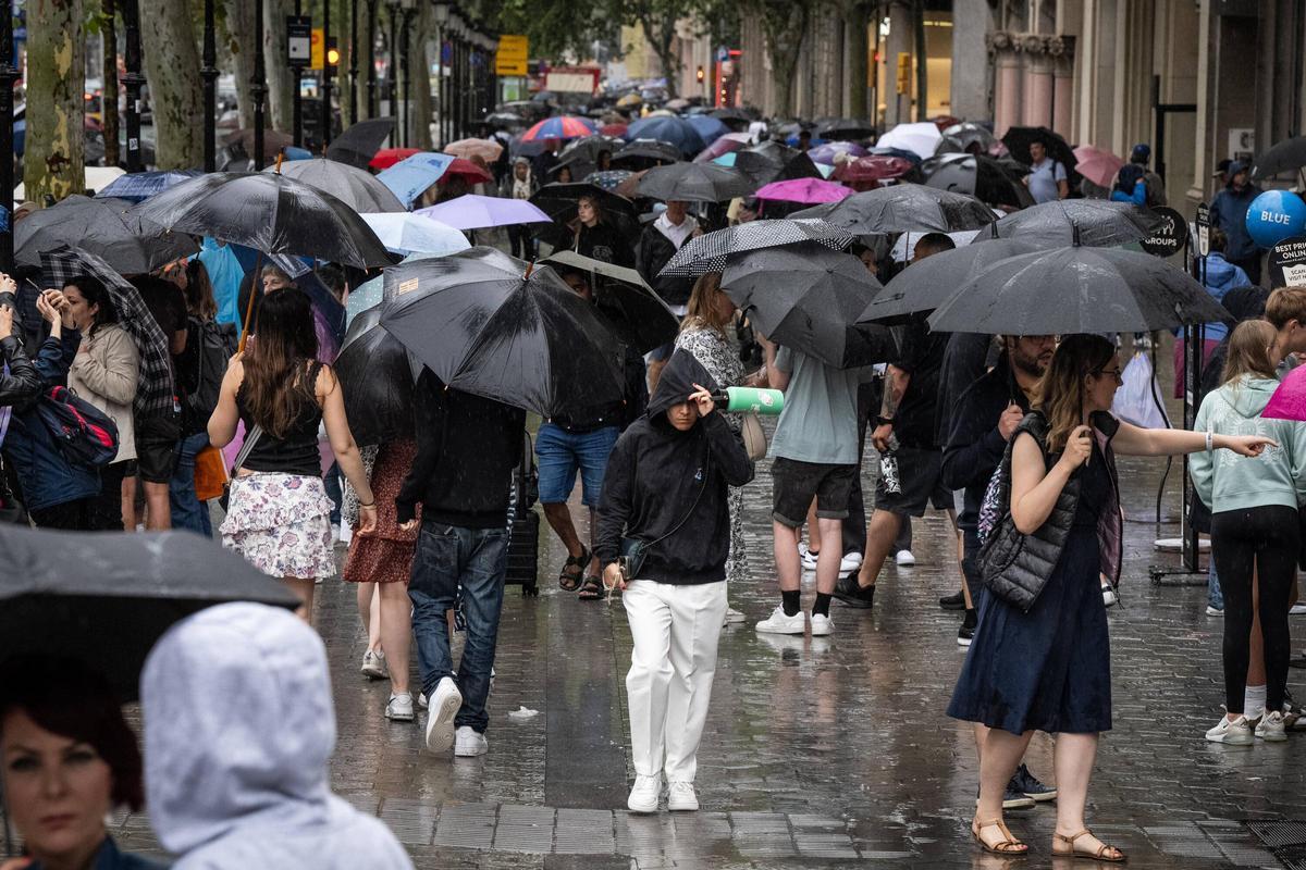 Julio empieza con lluvia en Barcelona