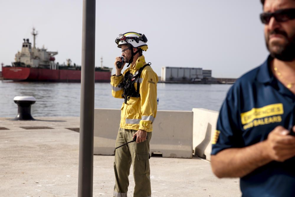 Simulacro de carga de agua en el Puerto de Palma