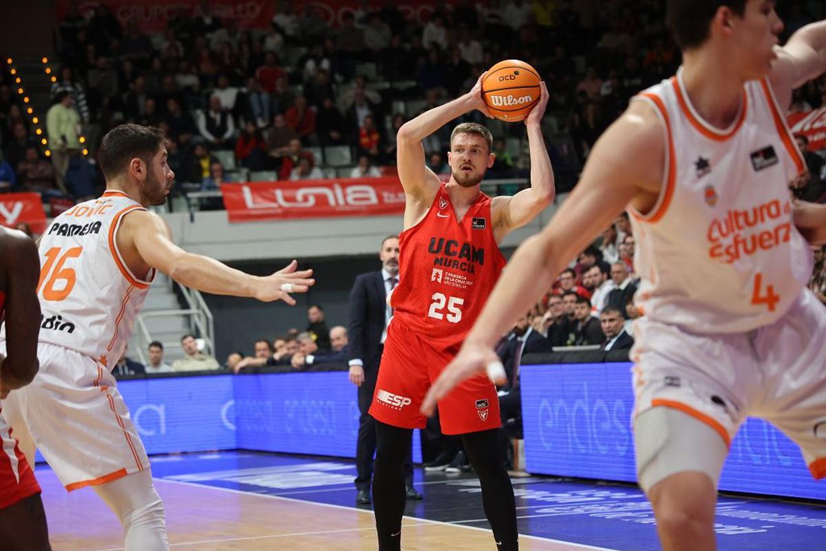 Las mejores imágenes del UCAM Murcia - Valencia Basket
