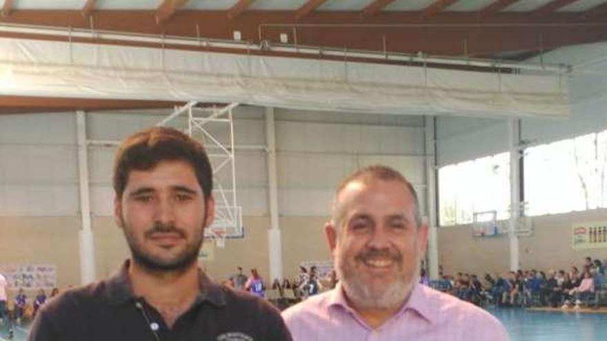 Alfonso Araujo, a la derecha, y Raúl Blanco, ayer, en el polideportivo del San Fernando.