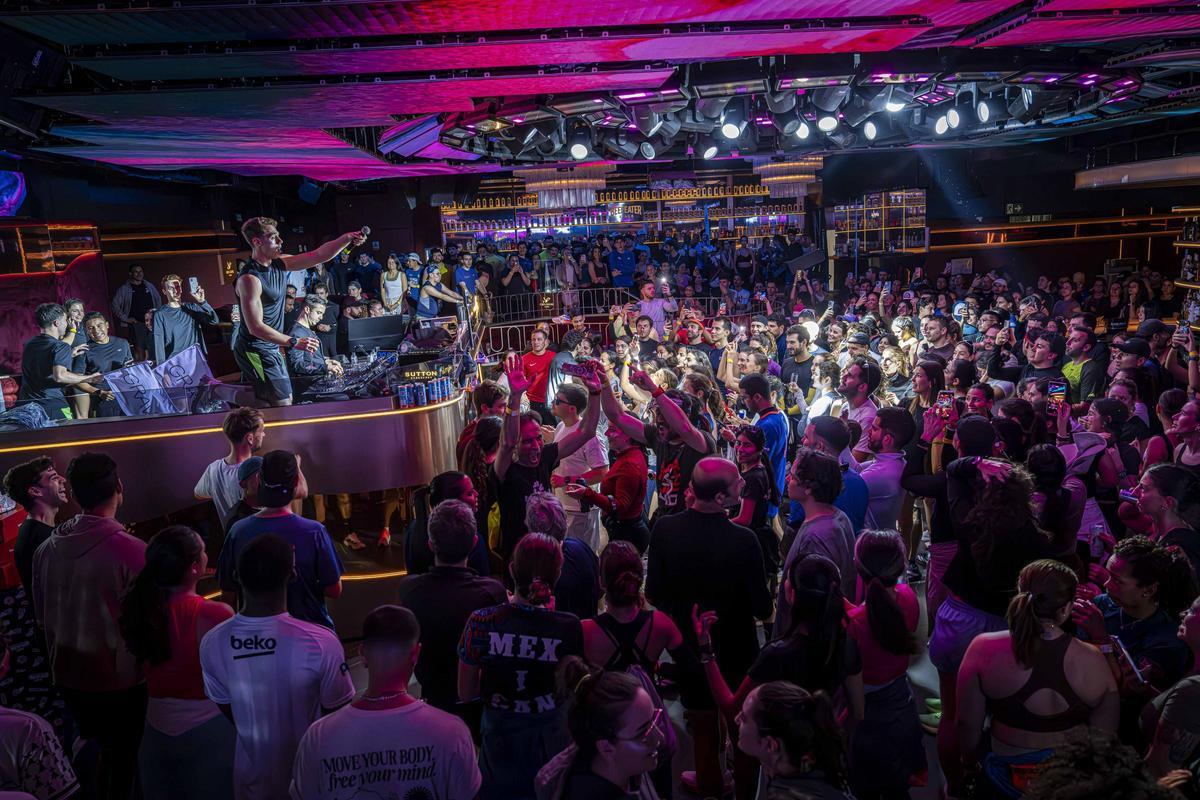 Así es la noche más runner de Barcelona: 900 corredores de marcha (literal) en la discoteca Sutton