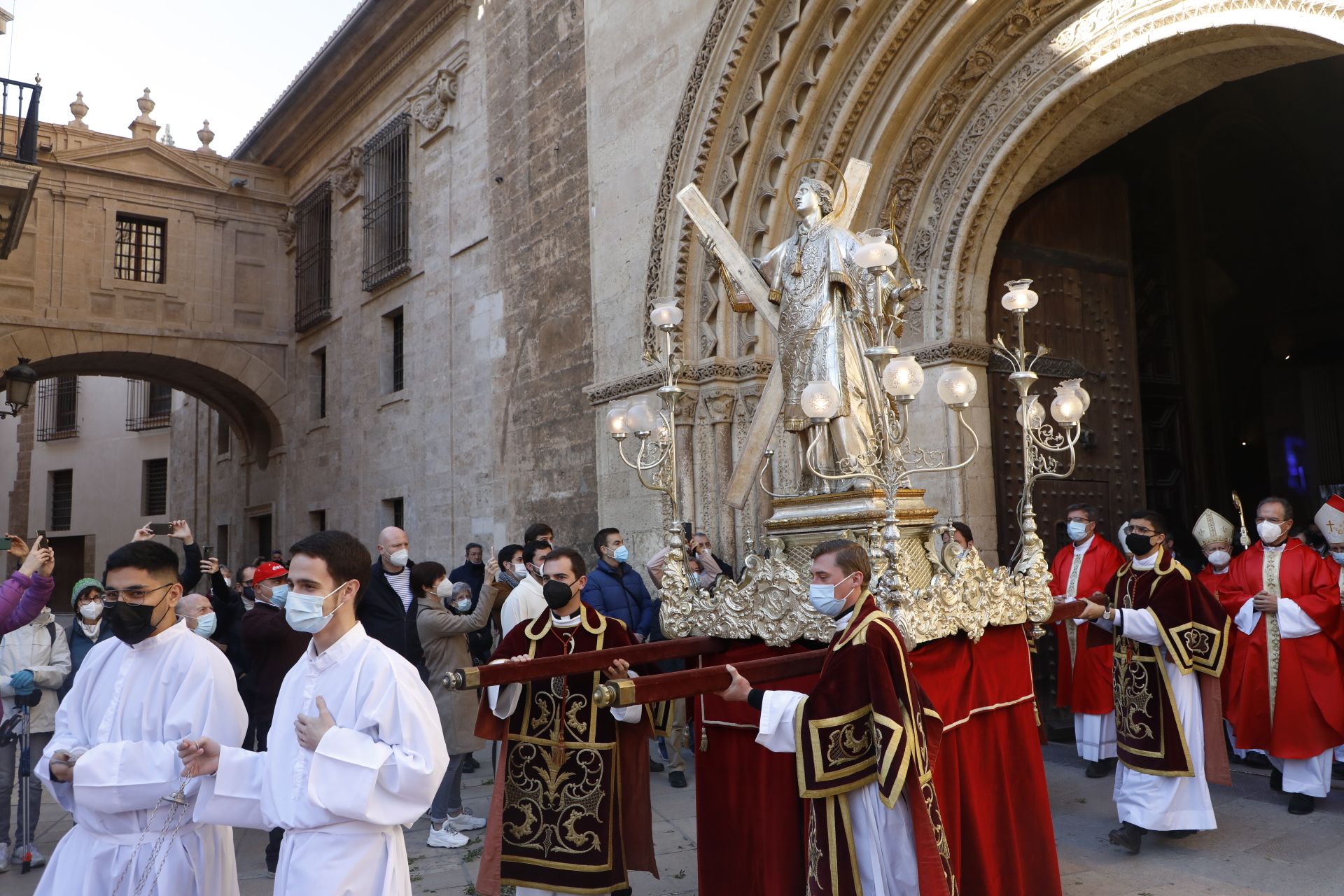 Procesión de San Vicente Mátir, corta y con poca afluencia por las obras en la plaza de la Reina