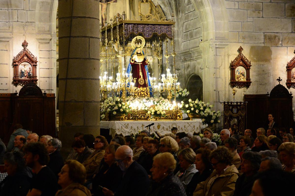 La Semana Santa de Cangas empieza pasada por agua