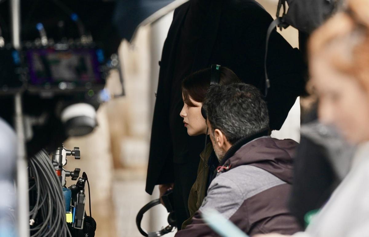 Una imagen del rodaje de 'La chica de nieve 2', en las calles de Málaga.