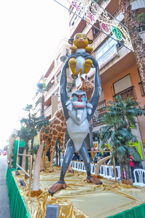 El Desfile Infantil recorrió la calle Ramón Gallud, en el centro de Torrevieja, en uno de los actos más populares de las fiestas patronales en honor a la Purísima