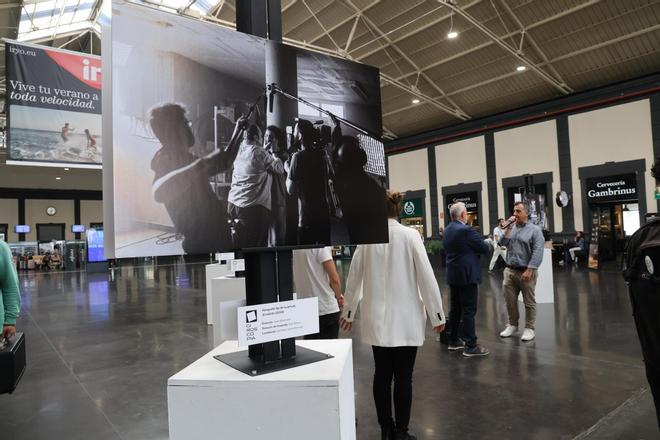 Inauguración de la exposición "Bienvenido a una ciudad de cine" en la estación de Renfe de Alicante