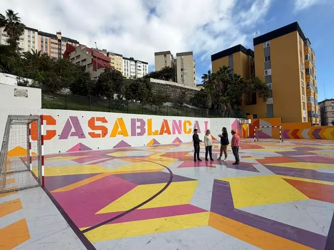 ¿Por qué se están llenando de colores llamativos las pistas deportivas de Las Palmas de Gran Canaria?