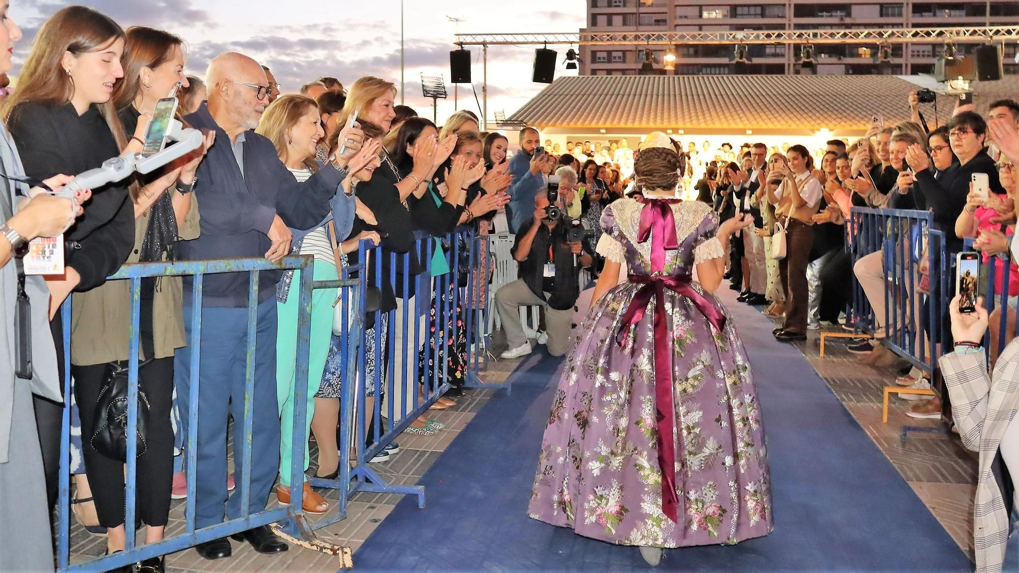 La primera gran prueba de María Estela, Marina y las cortes en la Festa per a Tots