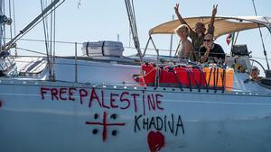 Uno de los barcos de la Flotilla Global Sumud que se dirige a Gaza, en la pequeña isla de Koufonisi, al sur de Creta, el 26 de septiembre.