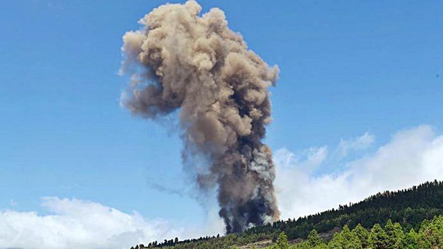  La lava va provocar diversos incendis que es van acostar perillosament a zones poblades que van haver de ser evacuades