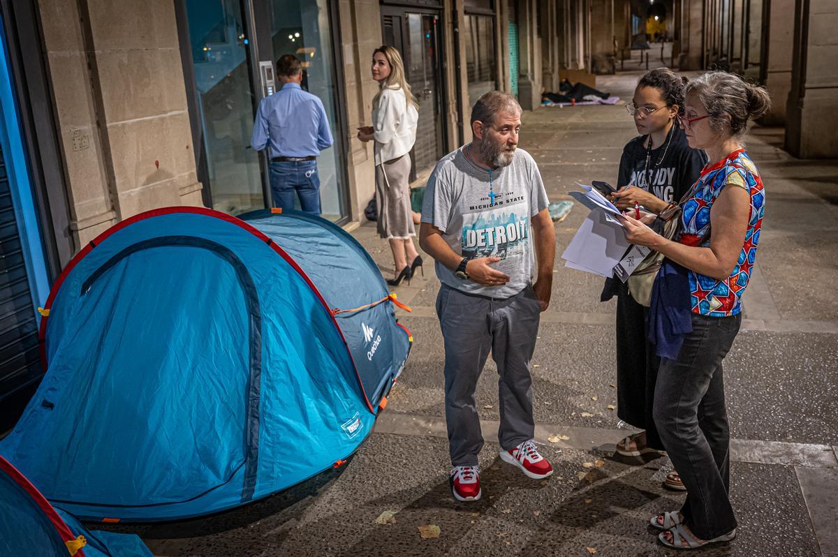 Arrels recuenta a las personas durmiendo en la calle en Barcelona