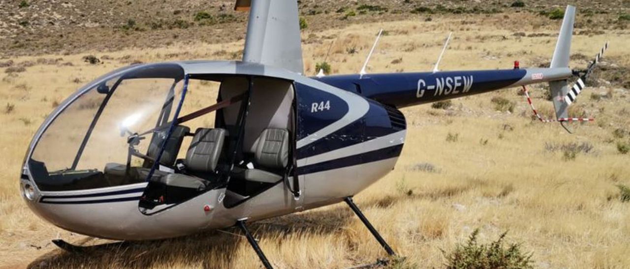 Un R-44 intervenido en Torremolinos, similar al accidentado que pilotaba el cubano detenido en Ourense