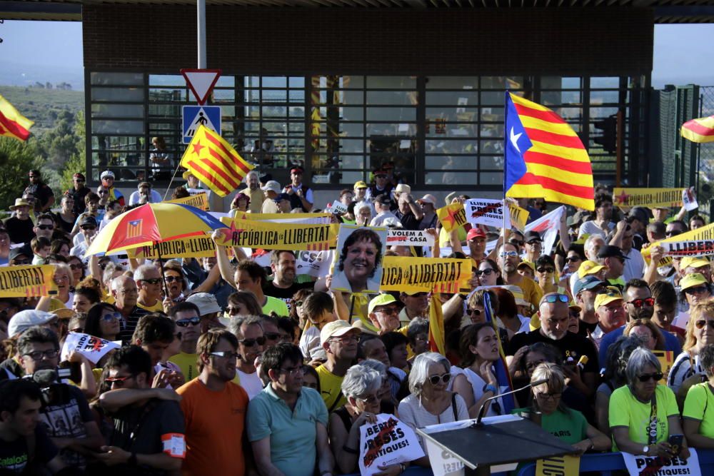Concentració a la presó de Figueres en suport als independentistes presos