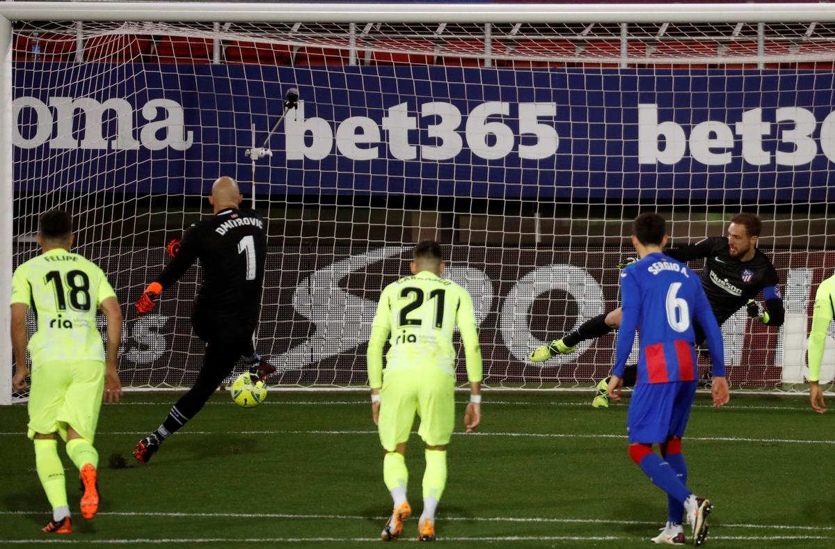 Un doblet de Luis Suárez neutralitza el gol del porter Dmitrovic