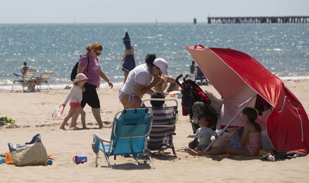 Así luce la playa del Port de Sagunt con temperaturas propias del verano