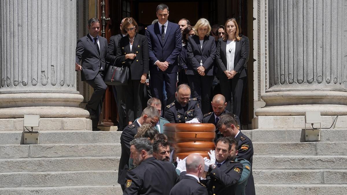 Salida de los restos mortales de Alfredo Pérez Rubalcaba del Congreso de los Dipuntados.
