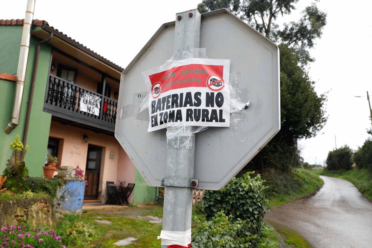 Cartel contra los parques de baterías en el concejo de Gozón