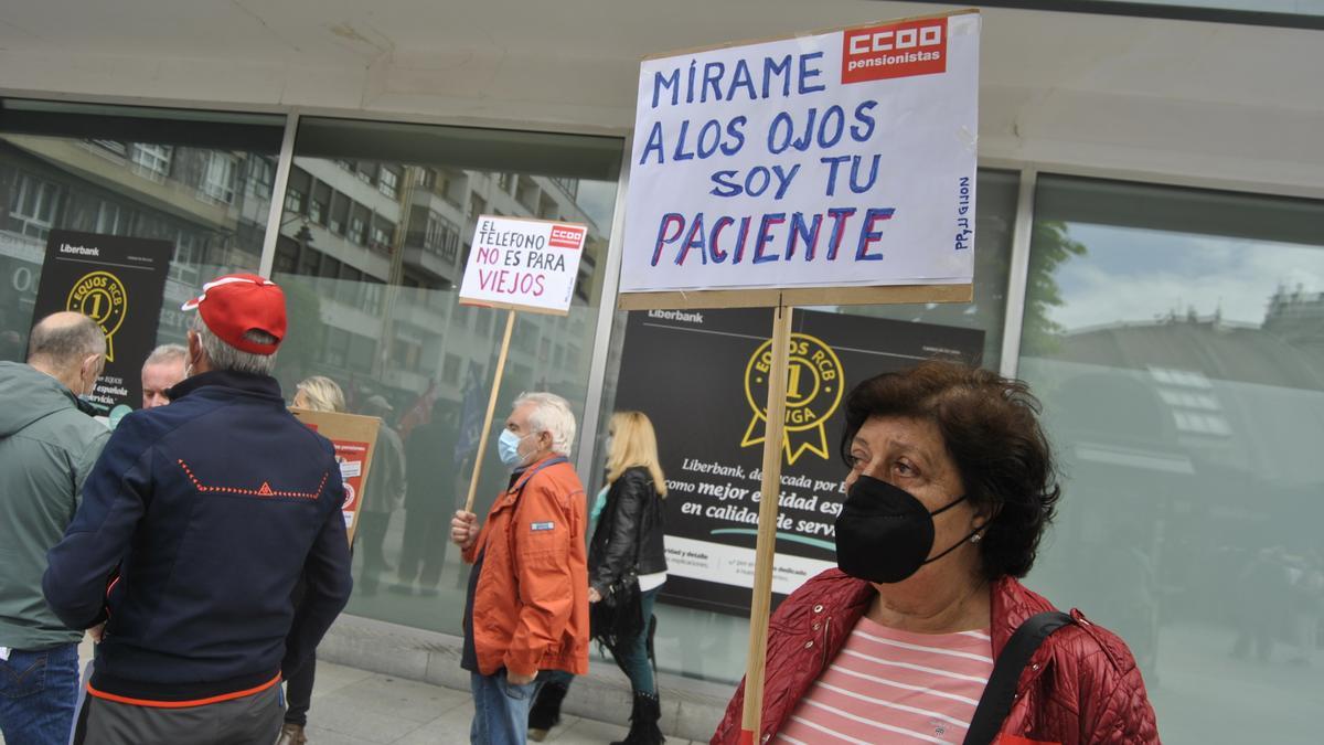 Manifestación por atención presencial en Siero