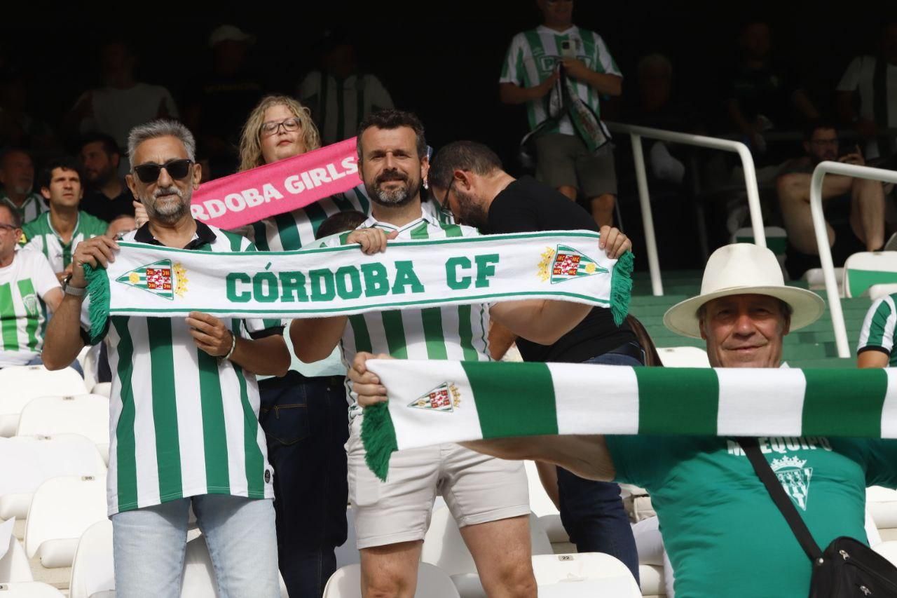 Córdoba CF-Ponferradina | Las imágenes de la afición blanquiverde en el play off de ascenso