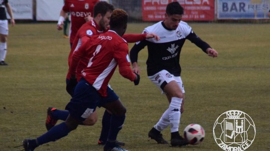 El Zamora perdona al Ávila y pierde el liderato (1-1)