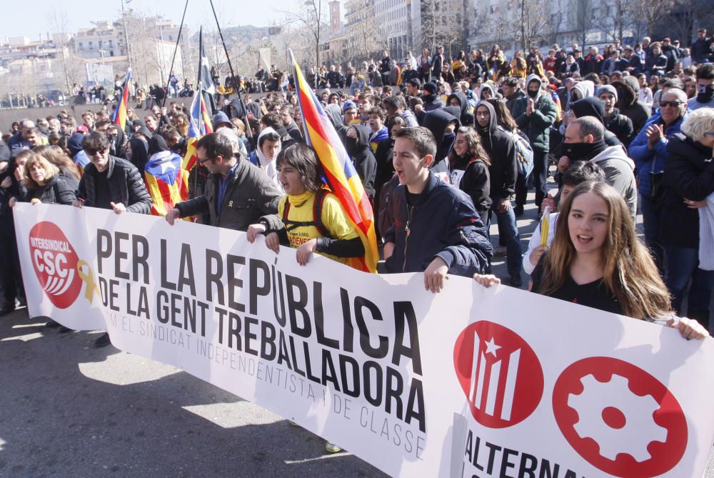 Els manifestants a l'avinguda Jaume I de Girona