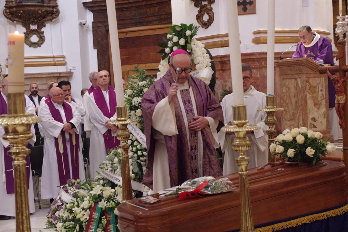 El funeral del sacerdote Manuel Ángel Santiago, en imágenes El funeral del sacerdote Manuel Ángel Santiago, en imágenes