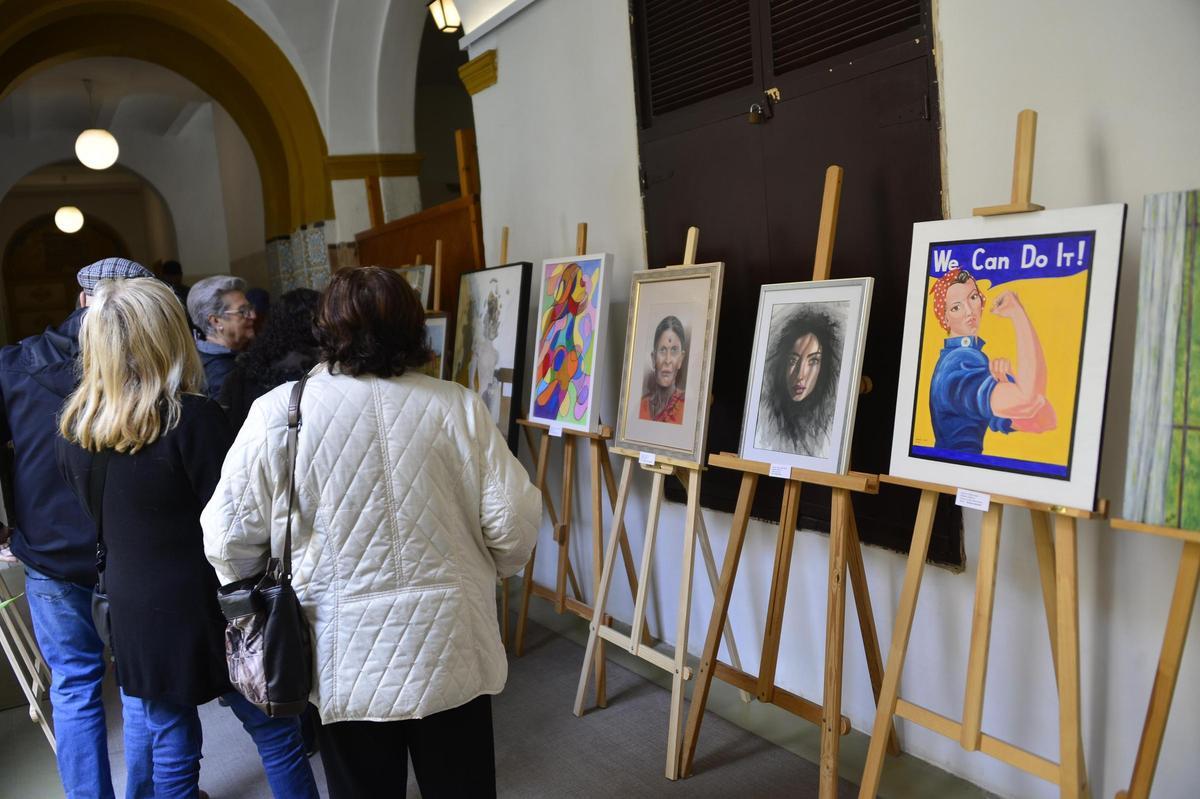 Las obras presentan diversidad de estilos pictóricos