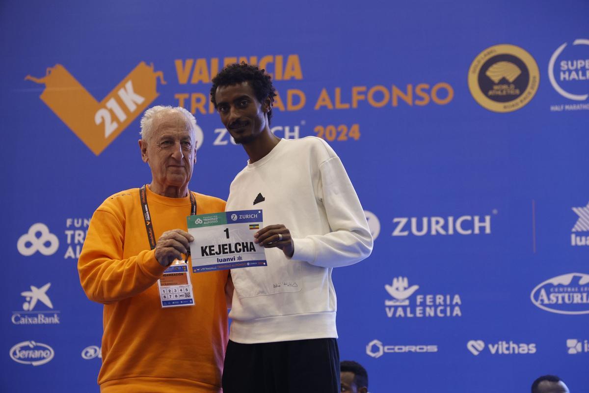 Los favoritos recibieron su dorsal