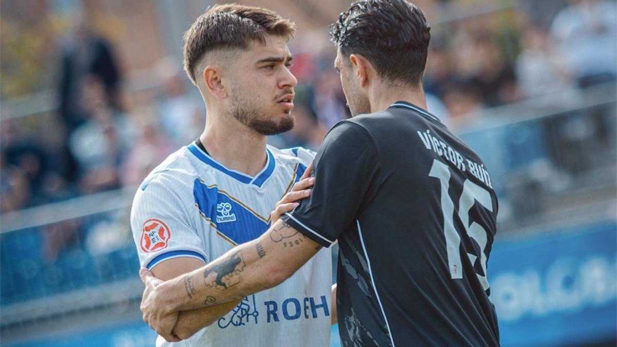 Toni Caravaca, junto a Víctor Ruiz