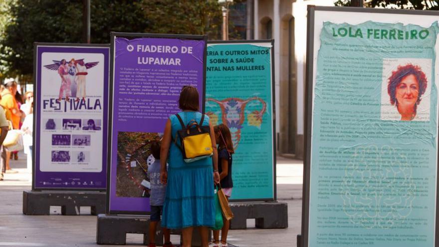 Ataque al feminismo: Arrancan los carteles feministas del Festivala de Vilagarcía