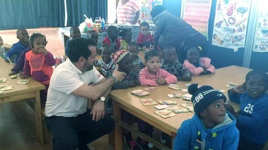 Ignacio González, en la guardería que la filial namibia tiene en Lüderitz