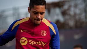 Vitor Roque en el último entrenamiento del FC Barcelona