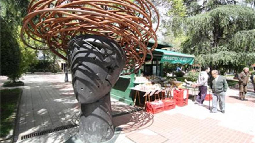 El Paseo de Cánovas de Cáceres acoge las esculturas monumentales de Manolo Valdés