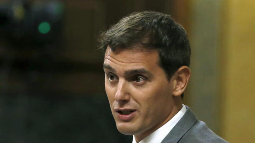 Albert Rivera: "Perdón por no ser capaces de convencer a estos 'viejos' partidos"