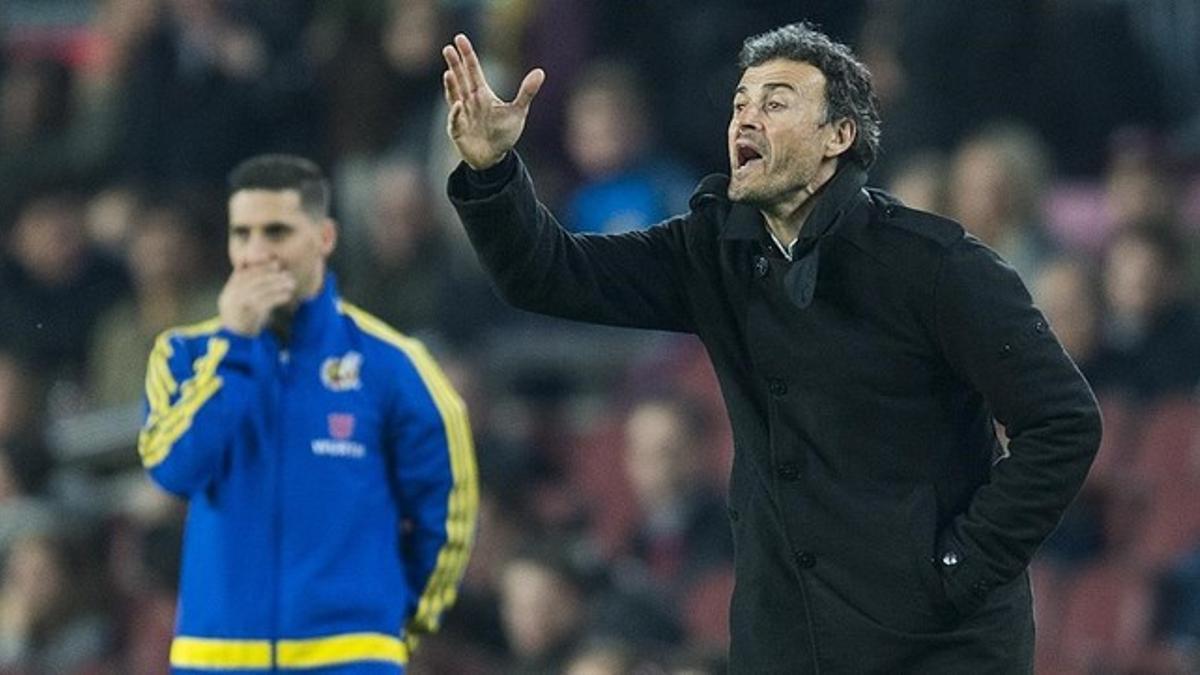 Luis Enrique da instrucciones en el partido frente al Athletic de los cuartos de final de la Copa en el Camp Nou.