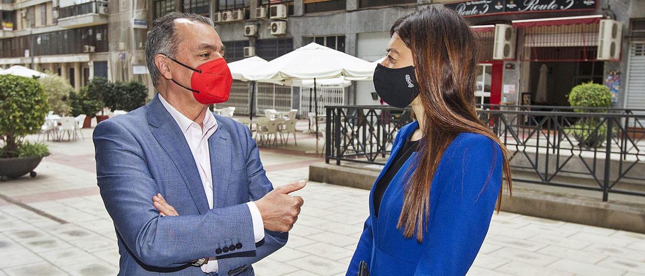 El presidente de la CEV, Salvador Navarro, con la consellera de Innovación, Carolina Pascual, ayer.