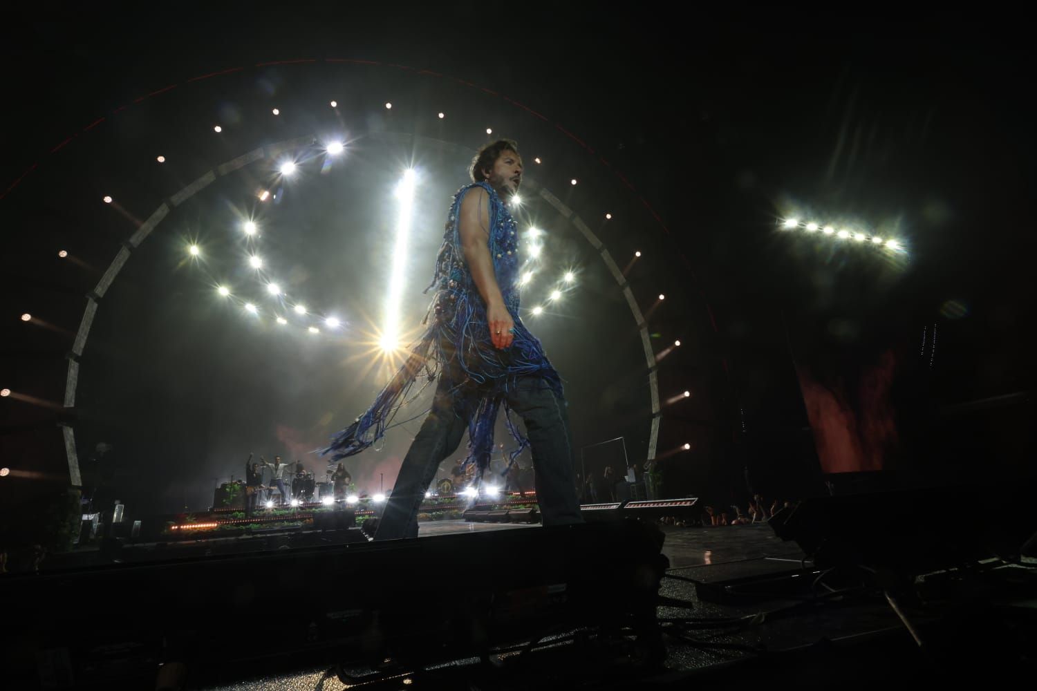 Manuel Carrasco arrebata en su concerto del Roig Arena: todas las imágenes