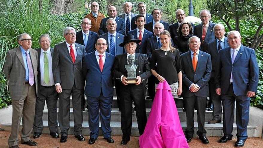 Tercio de Quites entrega a El Puri el Trofeo Martorell