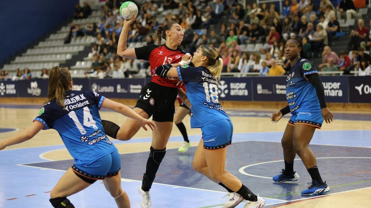 Acción del partido del BM Morvedre en San Sebastián.