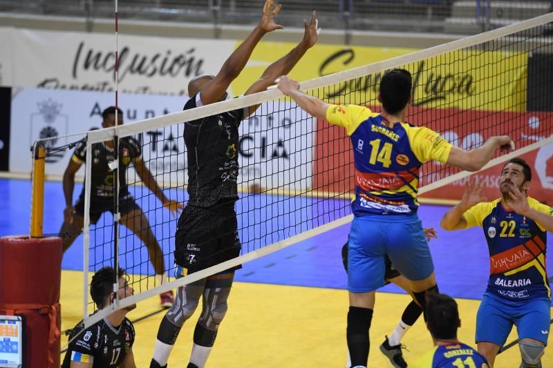 DEPORTES. 03-11-18 VECINDARIO. SANTA LUCIA DE TIRAJANA. Partido de Voleibol masculino: Vecindario ACE Gran Canaria - Ushuaña Ibiza Voley FOTOS: JUAN CASTRO.  | 03/11/2018 | Fotógrafo: Juan Carlos Castro