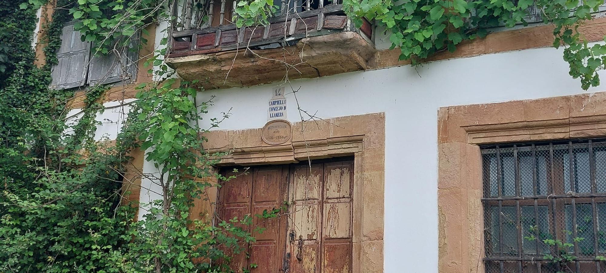 La Ponte, cementerio de nobles: así son las tumbas de la familia del señor de la Torre de Barrios de Luna en Llanera