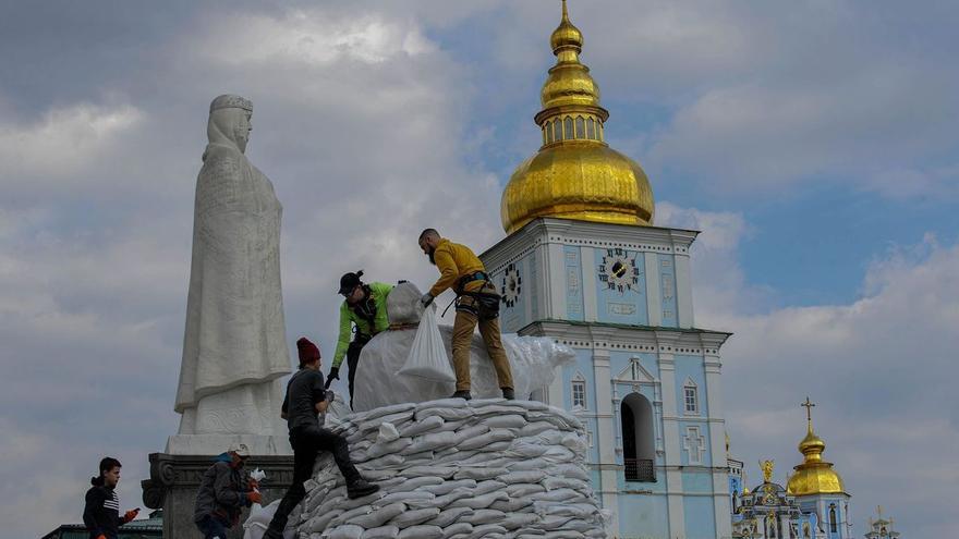 &quot;¡Putin, que te jodan!&quot;, el grito de guerra en Kiev