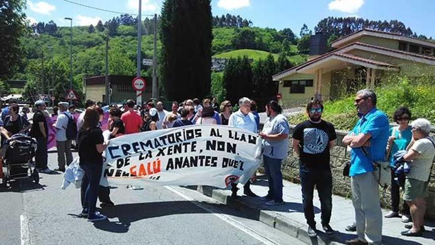 Manifestación en Pola de Siero contra los hornos crematorios