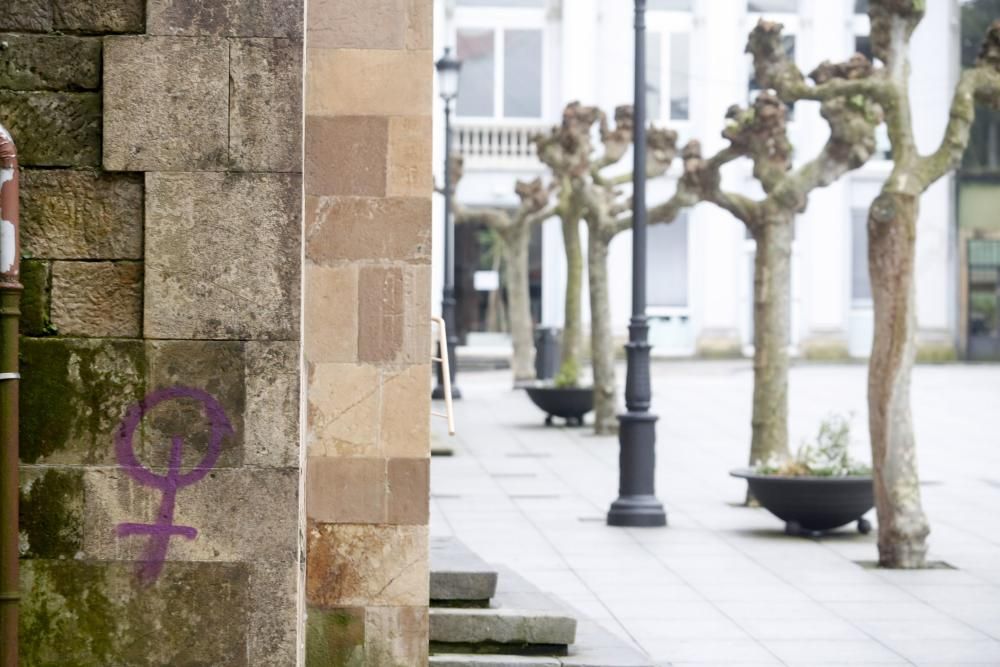 Pintadas en las iglesias de San Antonio y San Nicolás