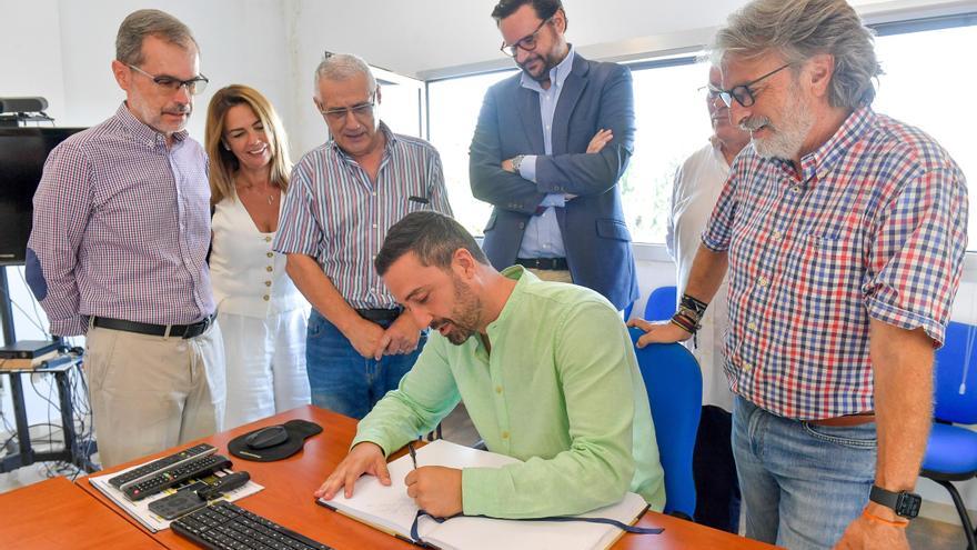 El alcalde de Telde, Juan Antonio Peña, visita la Fundación Canaria Yrichen