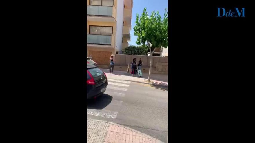 Turistas encuentran cerrado el hotel que habían reservado en Mallorca