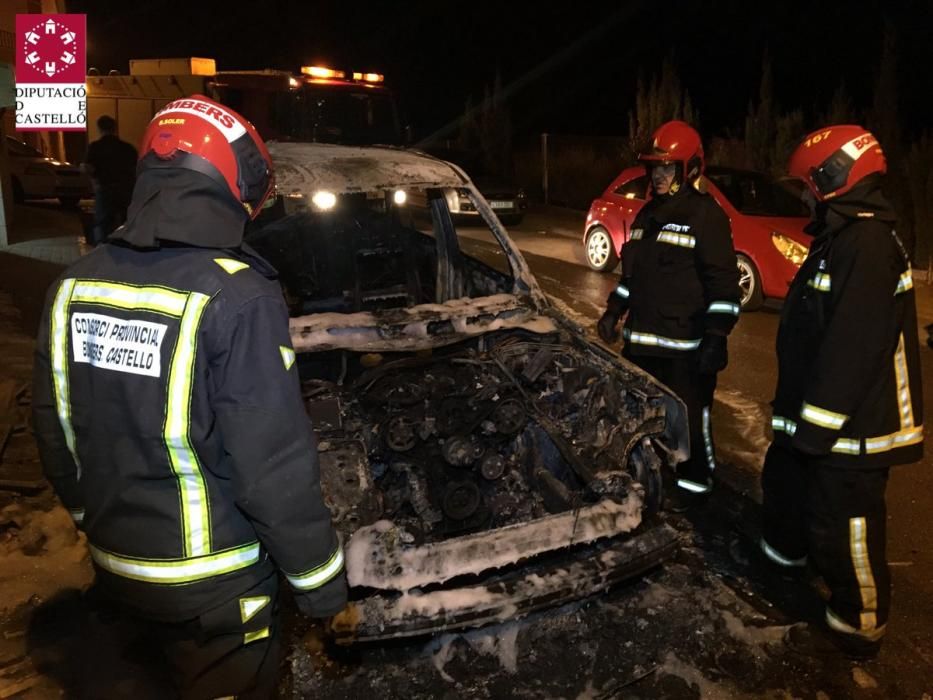 Incendio en varios vehículos en Almenara